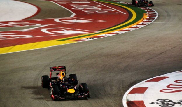 Sebastian Vettel leads Jenson Button in 2012 Singapore F1 GP