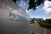 Staying in F1 'worthwhile' says Mercedes CEO