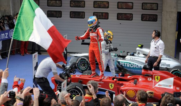 Fernando Alonso wins the 2013 Chinese F1 GP