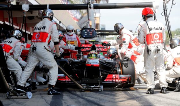 Sergio Perez pitstop McLaren MP4-28