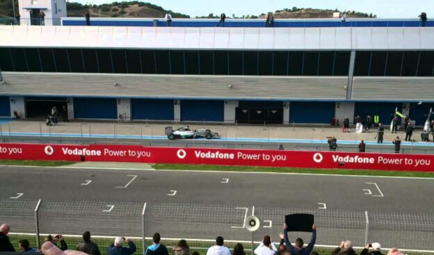 Hamilton back in the pit 2014 Jerez Mercedes W05