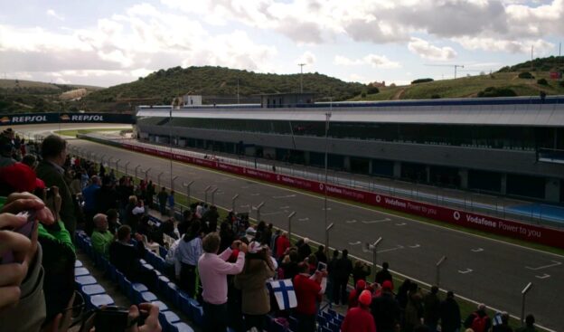 Raikkonen comes back in the pit with his Ferrari F14 T Jerez circuit day 1