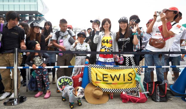 Lewis Hamilton F1 fans