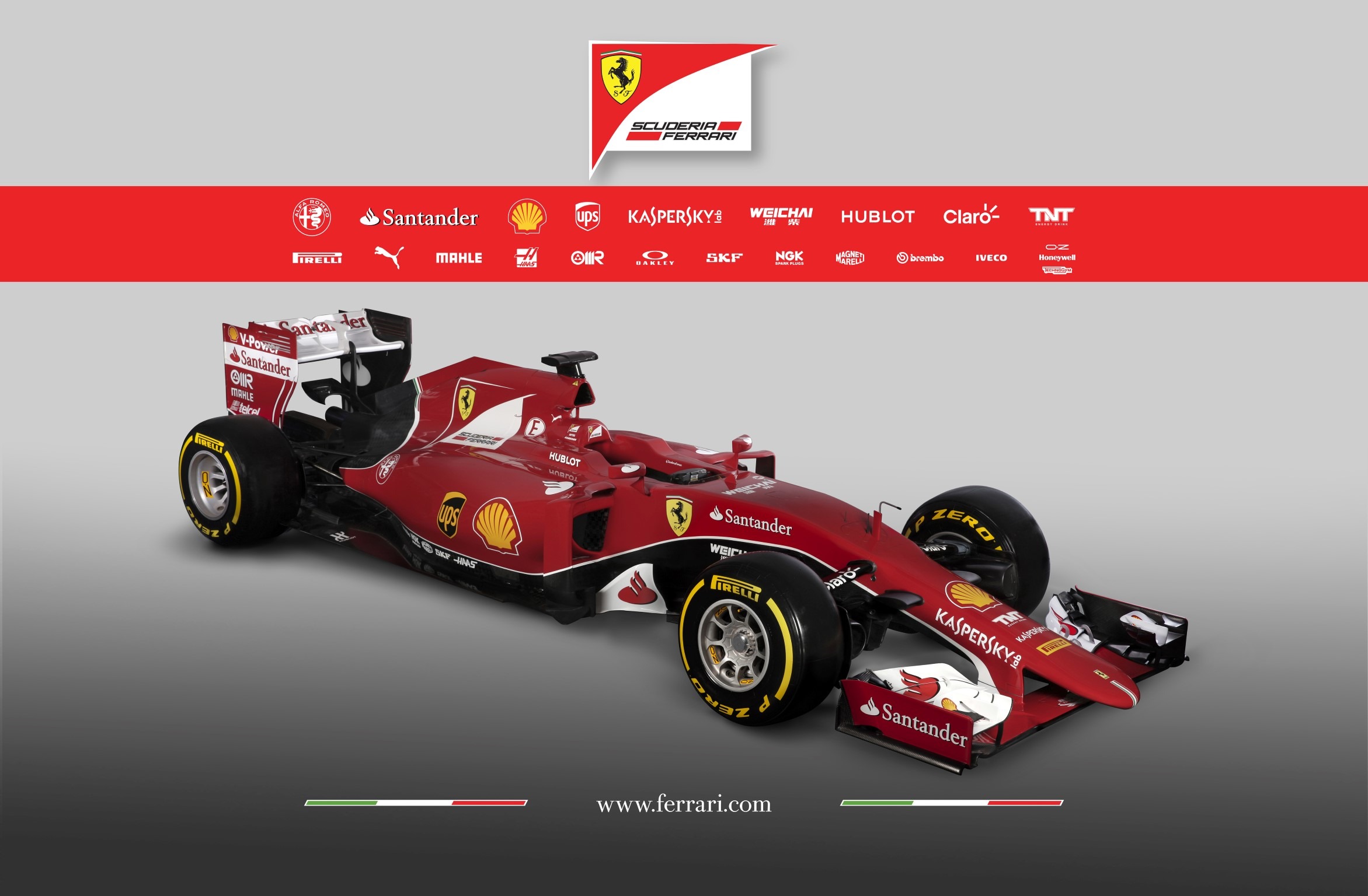 Ferrari & Sauber рядом, чтобы показать 2015 автомобилей F1