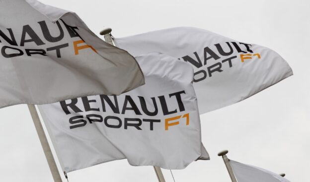 Renault pushes FIA to enforce oil burn rules