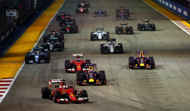 2015 Singapore GP start into 1st corner