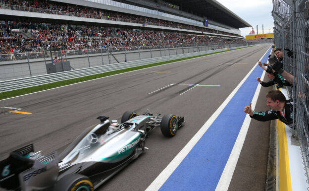 Lewis Hamilton wins the 2015 Russian F1 GP