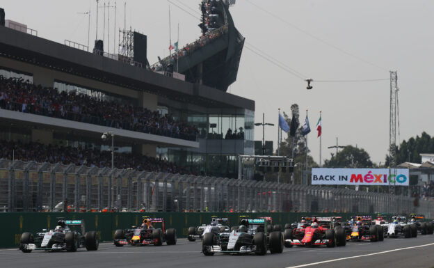 Start of the 2015 Mexican F1 GP