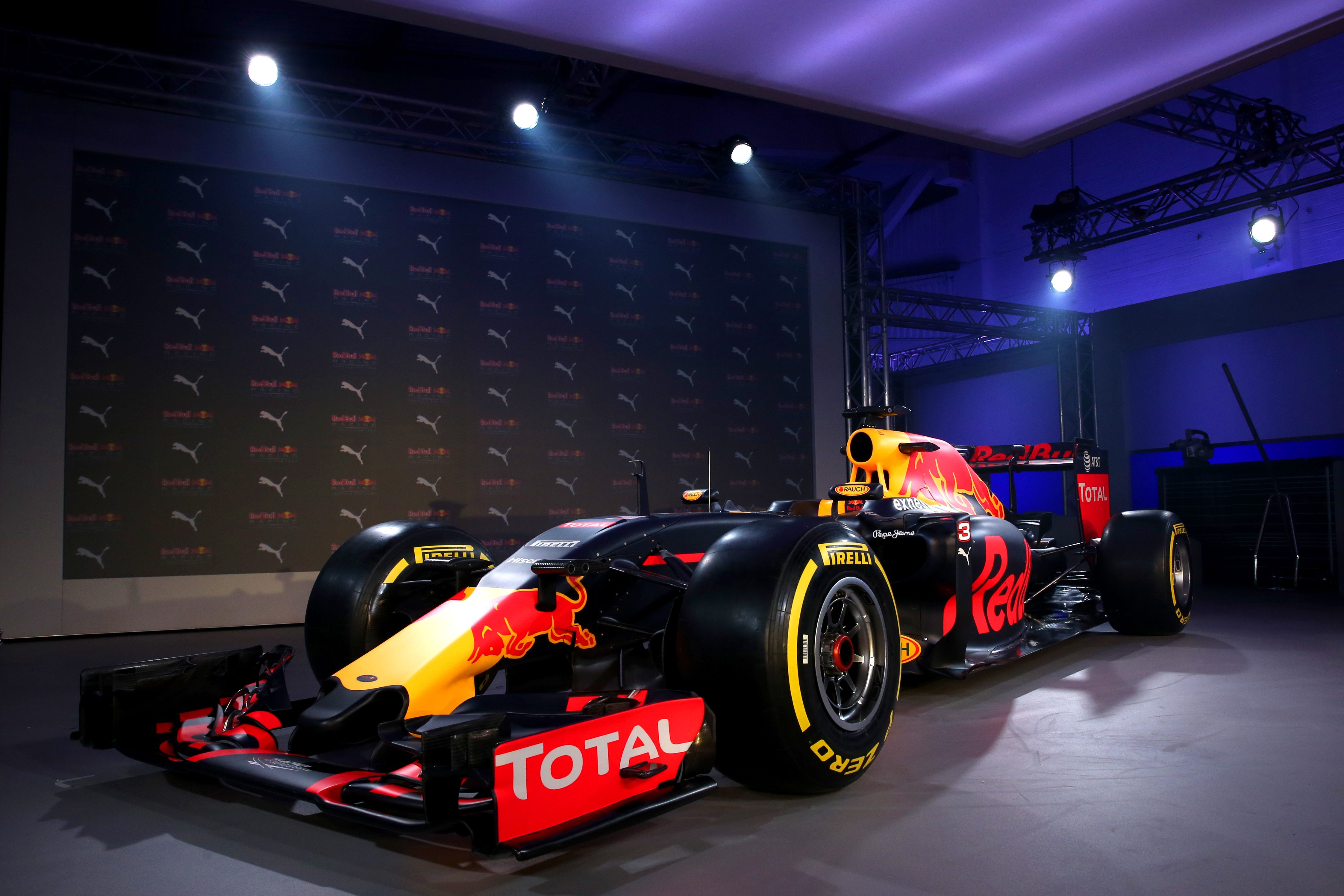 Red Bull Rb12 F1汽车发布图片