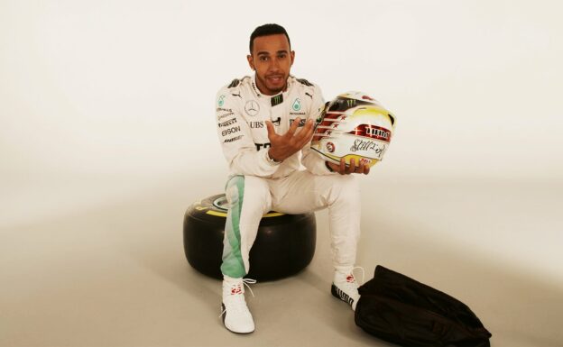 Unboxing F1: Lewis Hamilton's new 2016 helmet