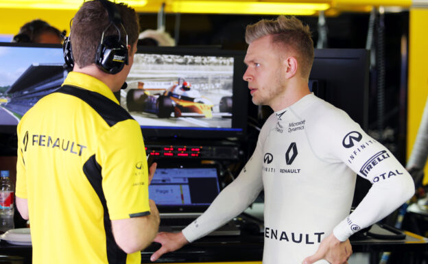 Magnussen quiet over Renault's young drivers