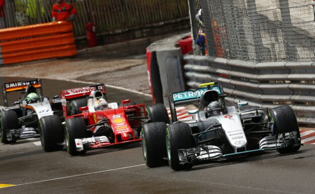 Nico Rosberg, Mercedes W07 VS Sebastian Vettel, Ferrari SF16-H