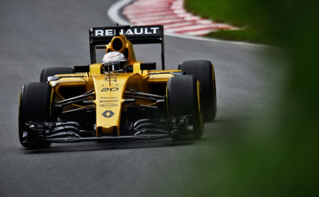 Magnussen confirms Renault test in races