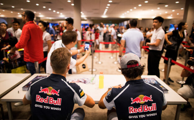 Daniil Kvyat and Carlos Sainz sign autographs for fans during previews ahead of the F1 GP of Singapore at Marina Bay Street Circuit 2016