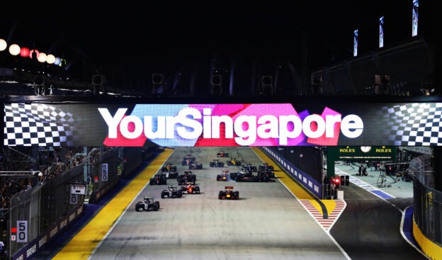 2016 Singapore Hulkenberg start crash