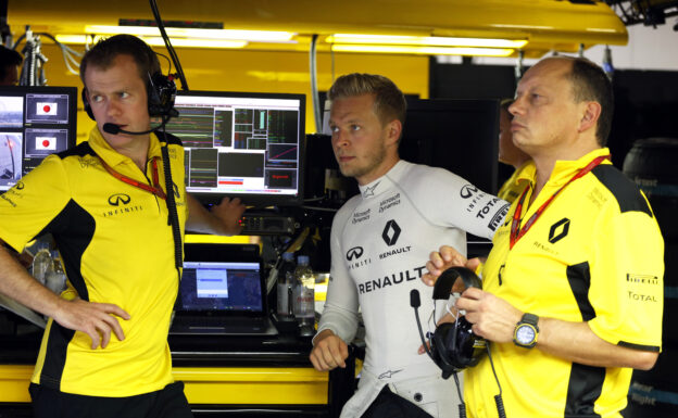 VASSEUR Frederic racing director AND MAGNUSSEN Kevin during the 2016 Formula One World Championship, Japan Grand Prix