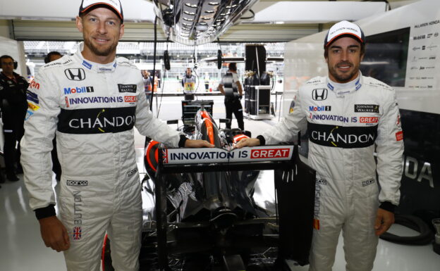 Jenson Button and Fernando Alonso in the garage Mexican GP F1/2016