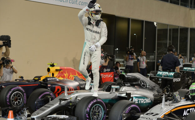 Lewis Hamilton wins the qualifying at GP ABU DHABI F1/2016