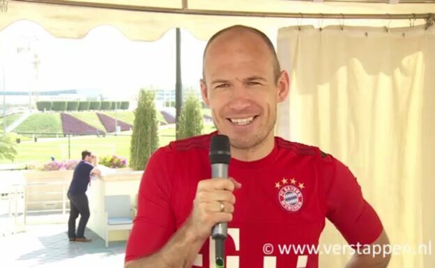 Arjen Robben feliciteert Max Verstappen - NSP Sportpersoonlijkheid van het Jaar 2015, 11/01/2016