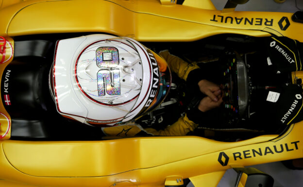 Kevin Magnussen (DEN) Renault Sport F1 Team RS16. Brazilian Grand Prix 2016