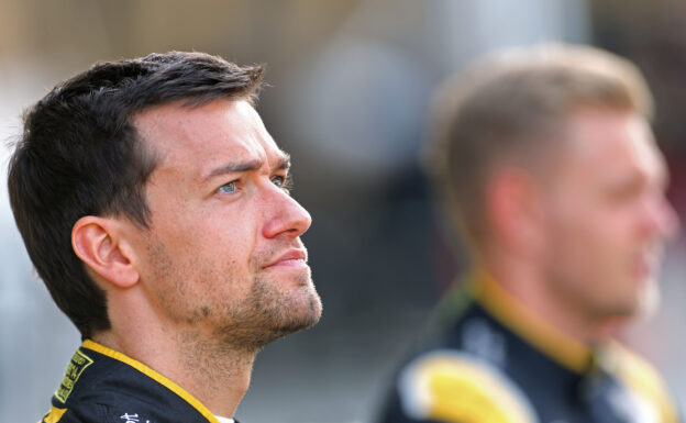 Jolyon Palmer (GBR) Renault Sport F1 Team at a team photograph. Abu Dhabi Grand Prix.