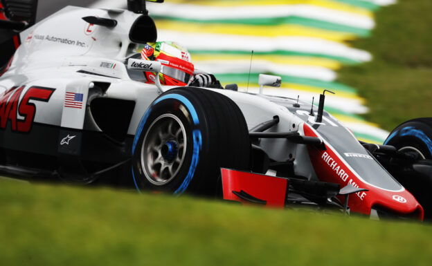 Esteban Gutierrez-on-track-during-fp3-at-brazilian GP F1/2016