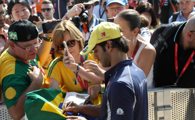 Felipe Nasr, Sauber F1 Team. Yas Marina Circuit autograph session Abu Dhabi GP F1/2016