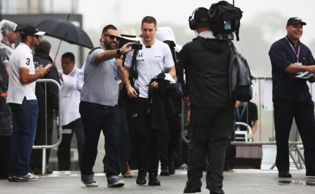 Stoffel Vandoorne arrives in the paddock, Brazilian GP F1/2016