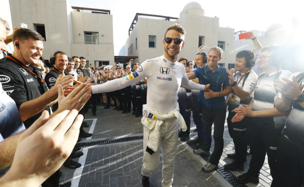 Jenson Button walks to the garage to the cheers of his team. Abu Dhabi GP F1/2016