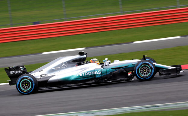 Mercedes to test 'shark fin' in Barcelona