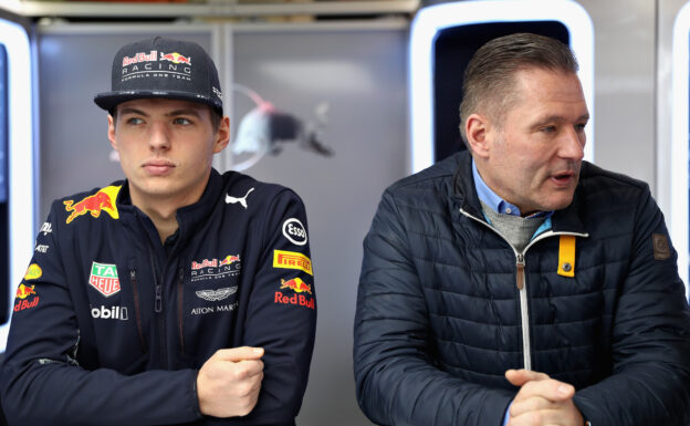 Father: Verstappen paid more than Ricciardo