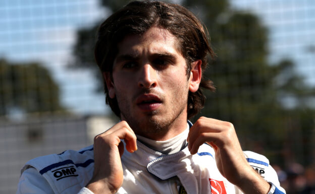 Giovinazzi to wear Ferrari red in China