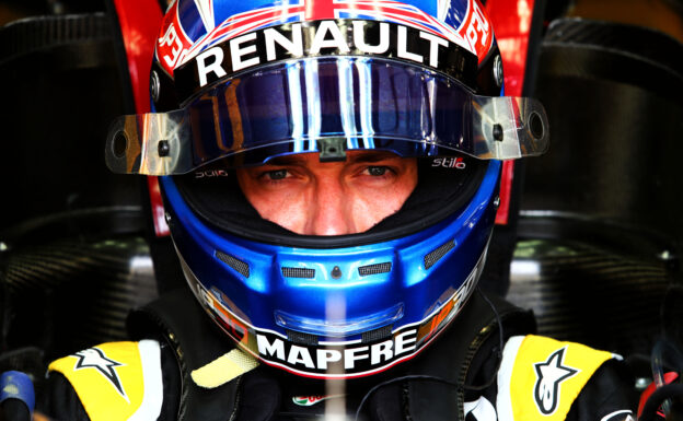 Jolyon Palmer (GBR) Renault Sport F1 Team RS17. Bahrain Grand Prix, Friday 14th April 2017. Sakhir, Bahrain.