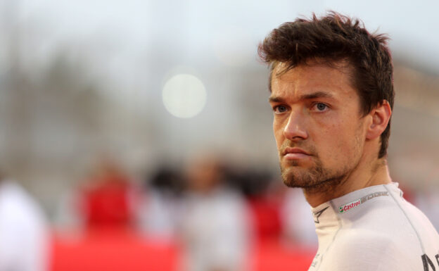 Jolyon Palmer (GBR) Renault Sport F1 Team on the grid. Bahrain Grand Prix, Sunday 17th April 2017. Sakhir, Bahrain.