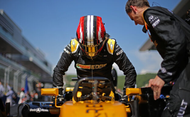 Nico Hulkenberg (GER) Renault Sport F1 Team RS17 on the grid. Russian Grand Prix, Sunday 30th April 2017. Sochi Autodrom, Sochi, Russia.