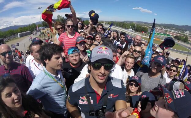 Home sweet home, Carlos at his grandstand - Scuderia Toro Rosso