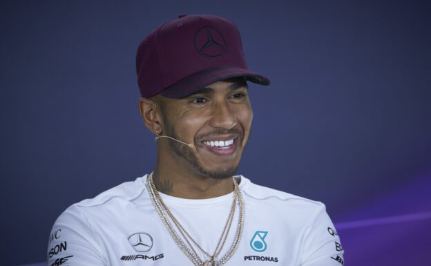 Hamilton says Ferrari move unlikely