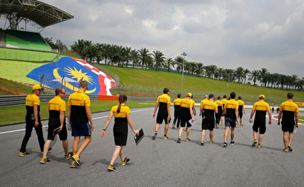 The Renault Sport F1 Team walk the circuit. Malaysian Grand Prix, Thursday 28th September 2017. Sepang, Kuala Lumpur, Malaysia.