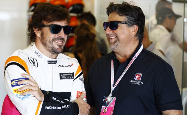 Circuit of the Americas, Austin, Texas, United States of America. Saturday 21 October 2017. Fernando Alonso, McLaren, talks with Michael Andretti in the garage.