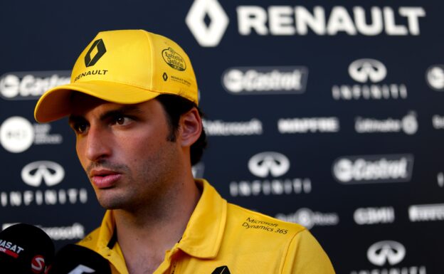 Carlos Sainz Jr (ESP) Renault Sport F1 Team with the media. Abu Dhabi Grand Prix, Thursday 23rd November 2017. Yas Marina Circuit, Abu Dhabi, UAE.