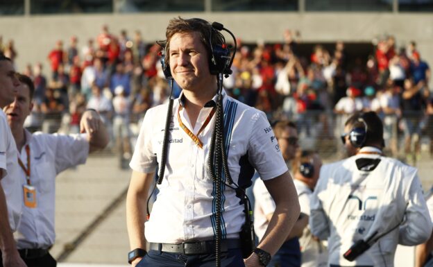 Smedley to F1 & Williams car delayed