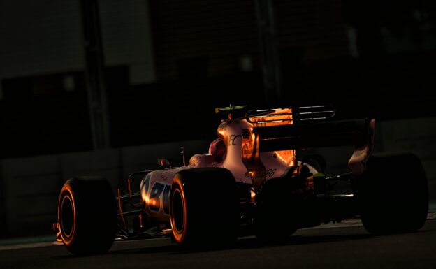 Esteban Ocon (FRA) Sahara Force India F1 VJM10. Abu Dhabi Grand Prix 2017. Yas Marina Circuit, Abu Dhabi, UAE.