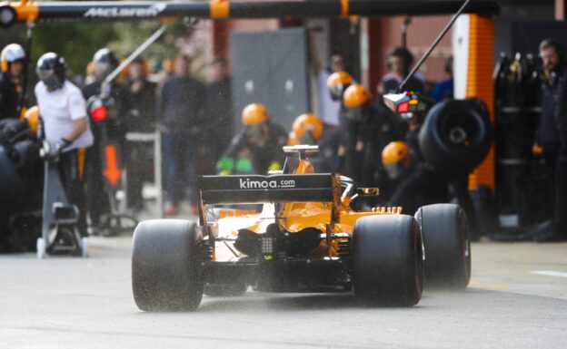 Circuit de Catalunya, Barcelona, Spain. Thursday 08 March 2018. Stoffel Vandoorne, McLaren MCL33 Renault, makes a pit stop.