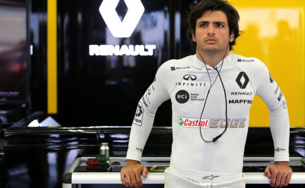 Carlos Sainz Jr (ESP) Renault Sport F1 Team. Bahrain Grand Prix, Friday 6th April 2018. Sakhir, Bahrain.