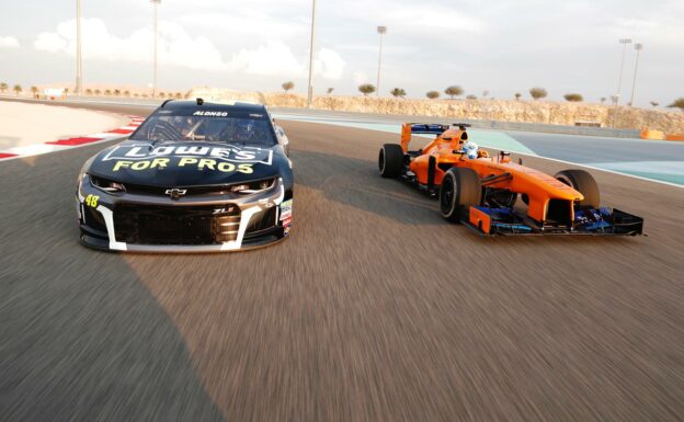 Video Alonso & Johnson swap F1 car & Nascar