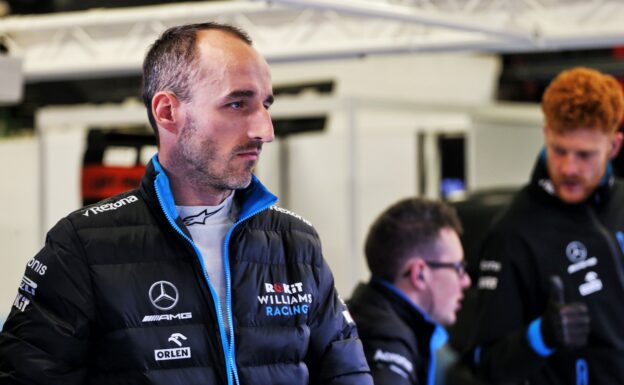 Kubica 'not worried' amid Williams crisis