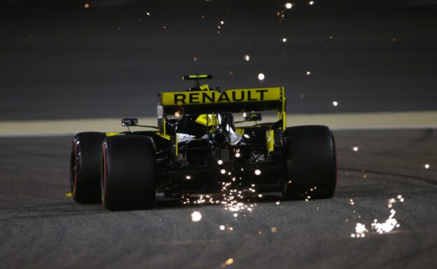 Nico Hulkenberg (GER) Renault F1 Team RS19 sends sparks flying. Bahrain Grand Prix, Friday 29th March 2019. Sakhir, Bahrain.