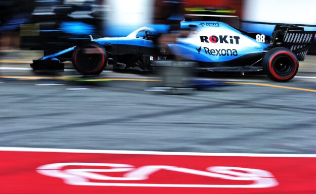 Robert Kubica (POL) Williams Racing FW42 practices a pit stop. Formula One Testing, Day 4, Friday 1st March 2019. Barcelona, Spain.