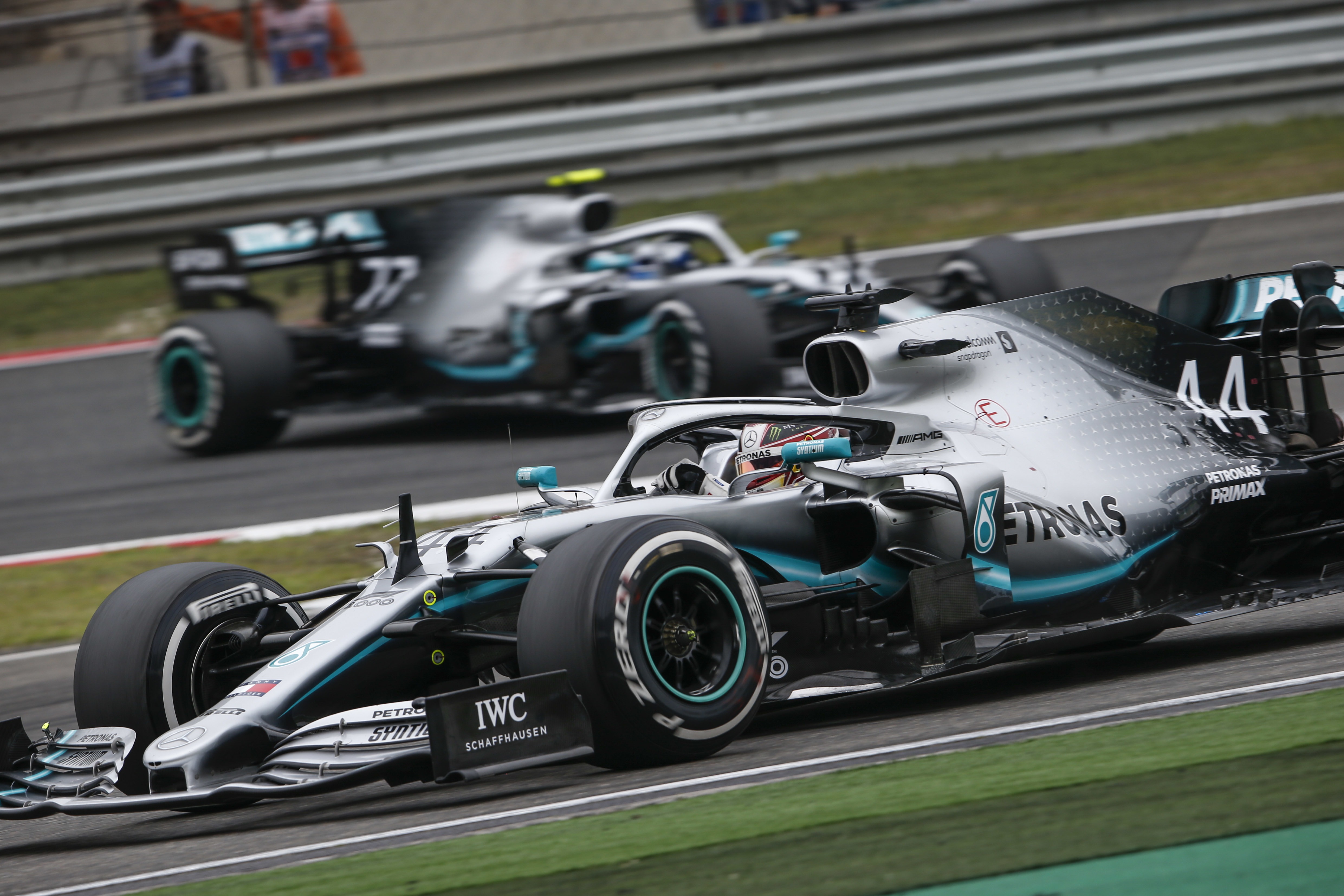 Rapporto Mercedes rimane in F1 fino a 2025