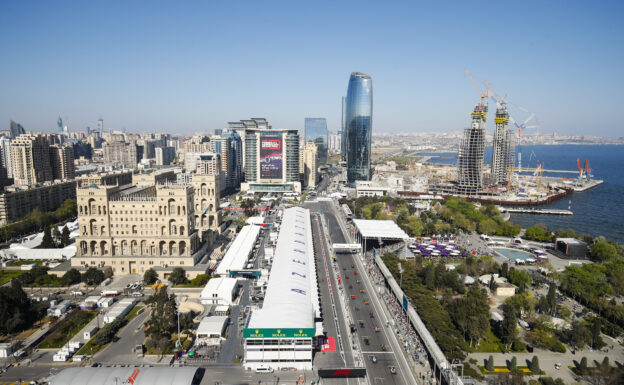 Start of the race during the 2019 Azerbaijan GP at Baku City Circuit